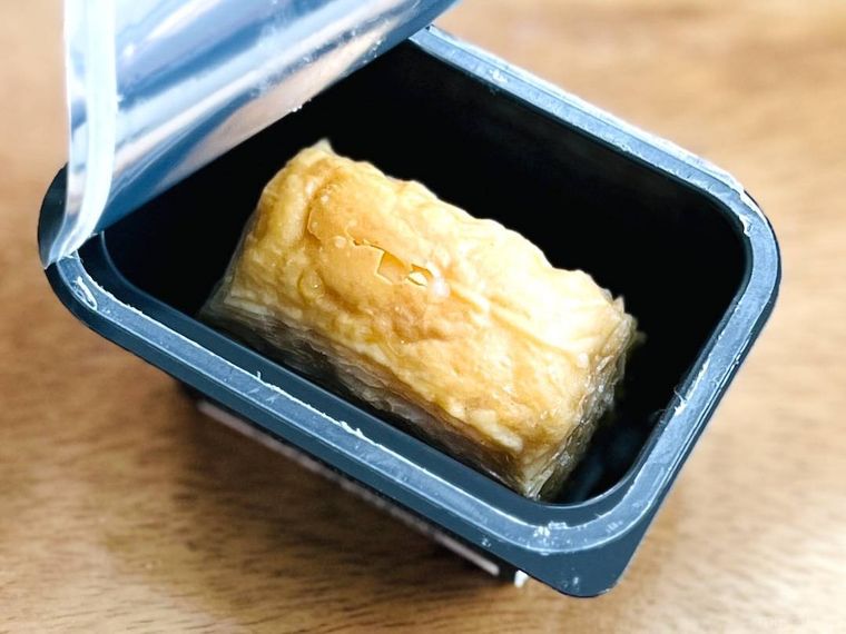 成城石井のパイナ バクラヴァ ピスタチオを開封した様子