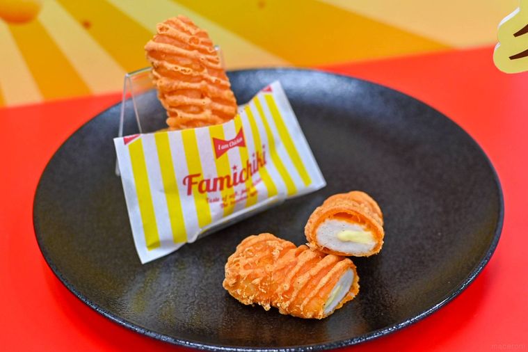 お皿にのったチキン