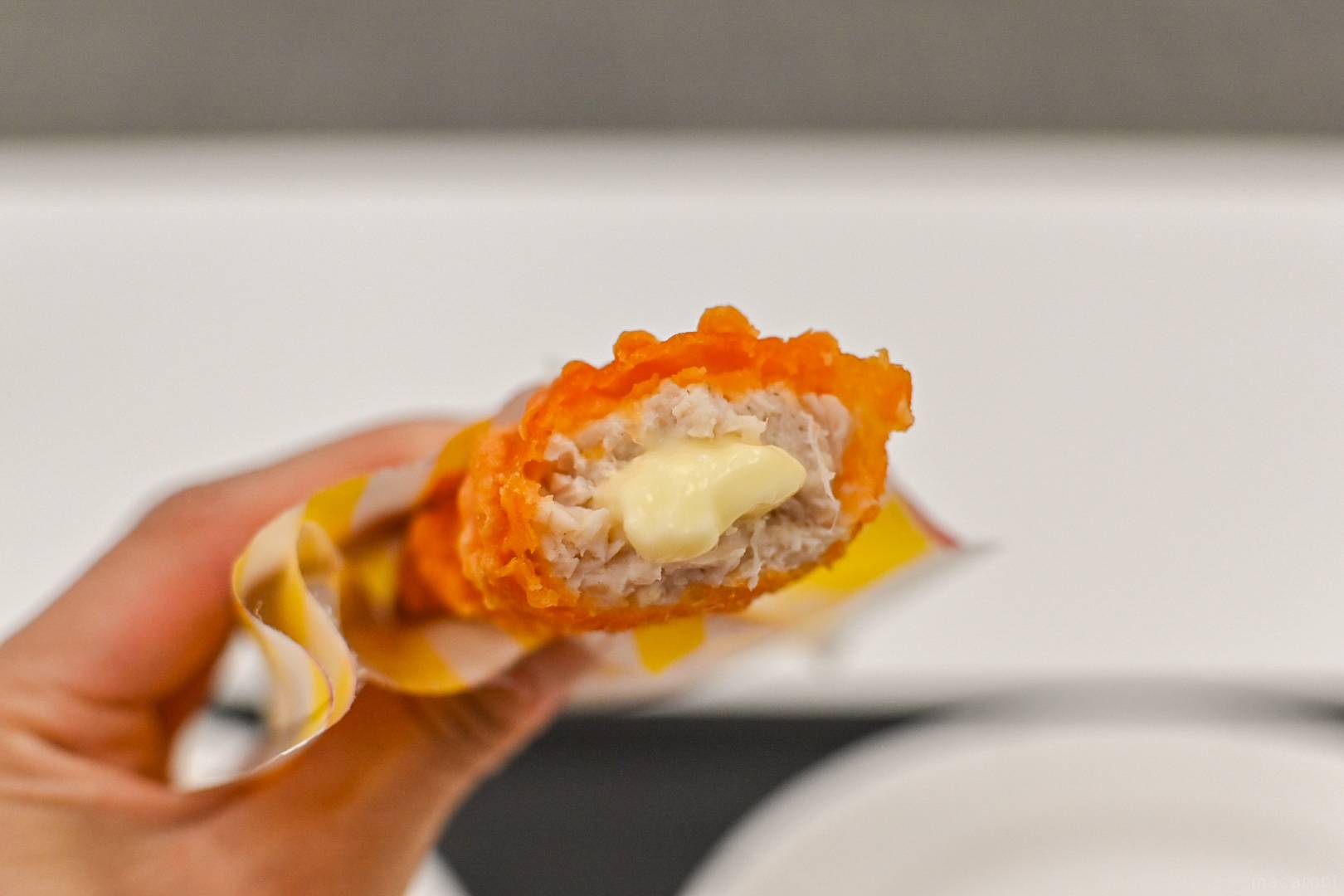 ファミチキ史上売上No.1「濃厚チーズinファミチキ」が濃厚になって復活