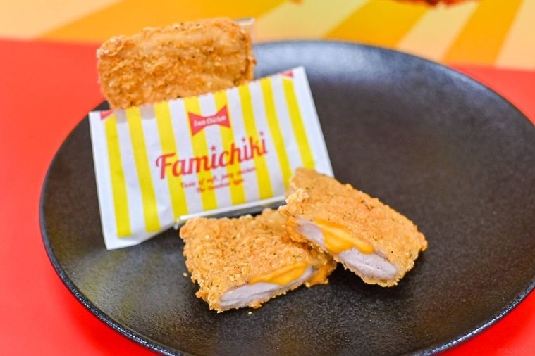 お皿にのったチキン