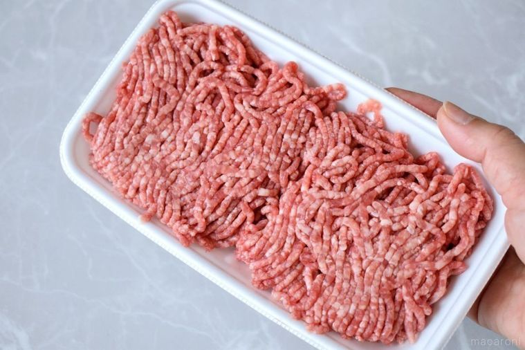 プラスチックトレイに入ったひき肉