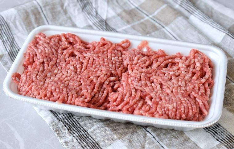 プラスチックトレイに入ったひき肉