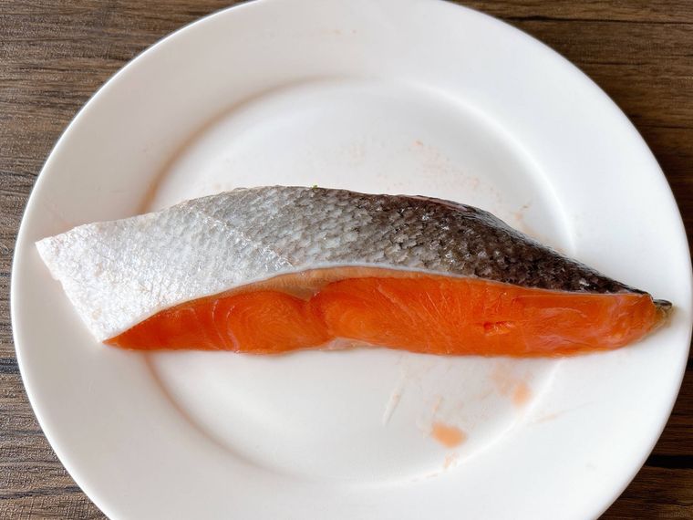 生鮭から水分が出た様子