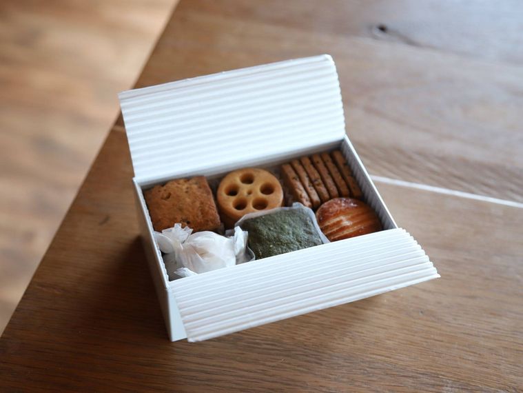 3. 限定販売のオリジナルクッキー缶山崎日和