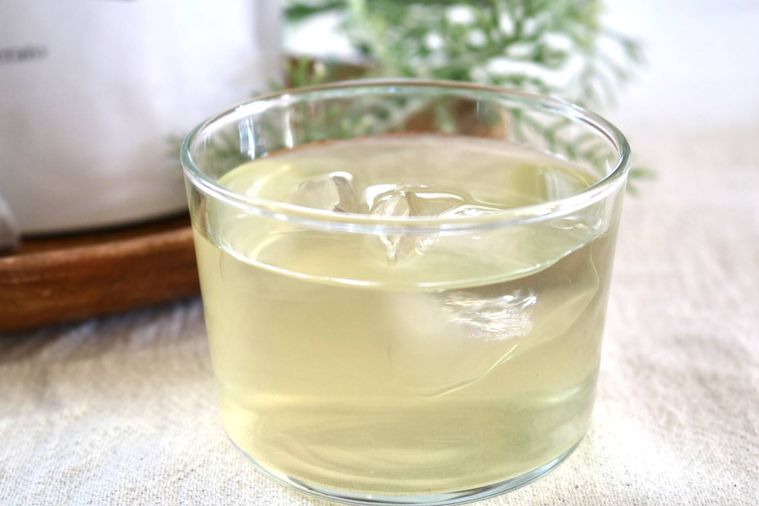 グリーンティーが入っているグラス