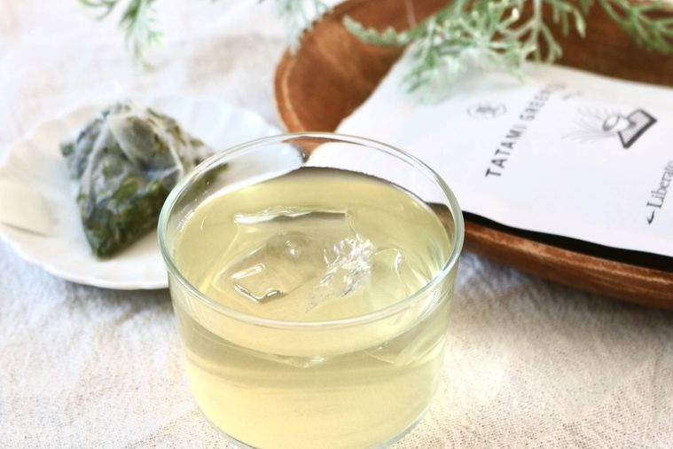 綺麗な色のグリーンティー