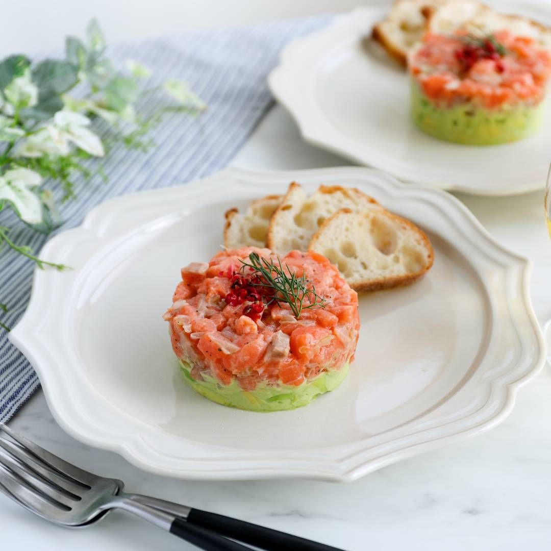 サーモンとアボカドのタルタル