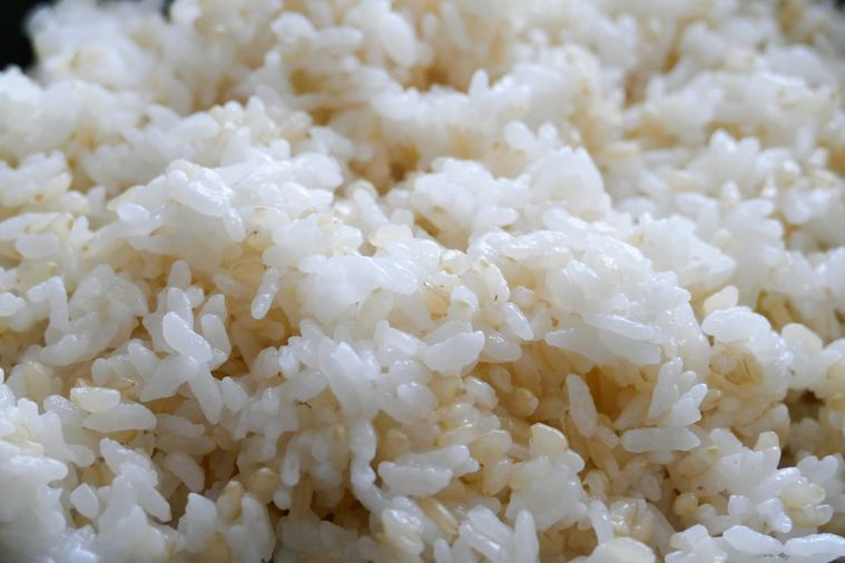 玄米と白米が混ざっているご飯