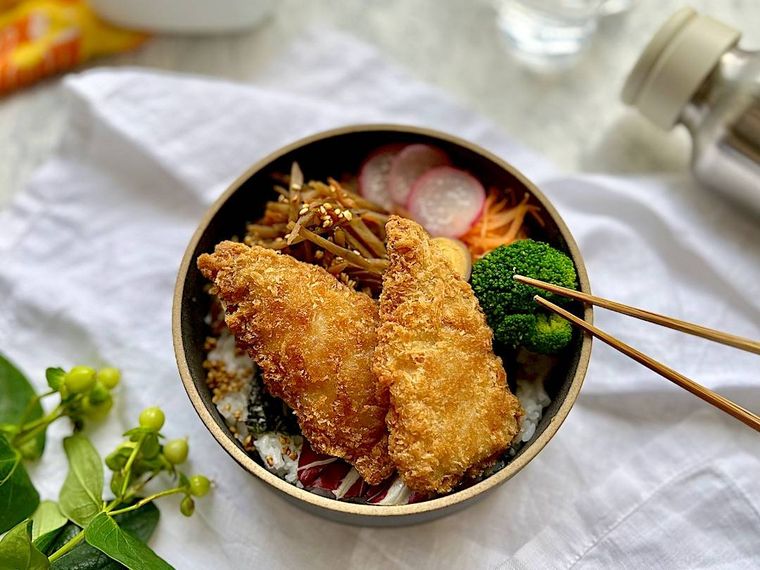 コストコのアジフライとおかずを詰め合わせたお弁当