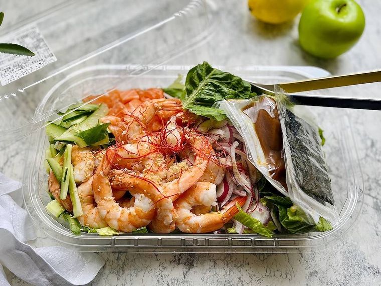 コストコのシュリンプサーモンチョレギサラダ