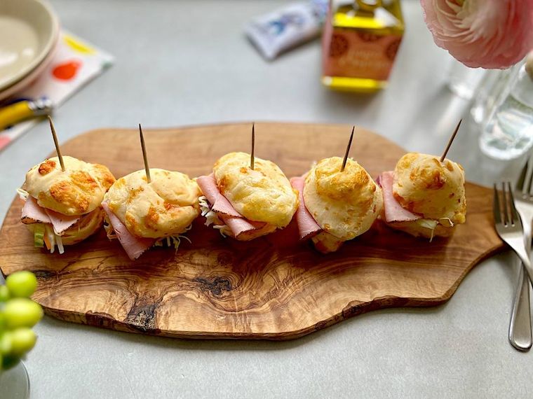 コストコポンデケージョで作ったサンドイッチを5つ並べたところ