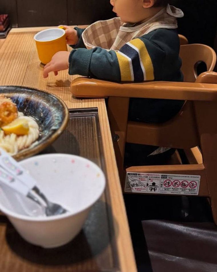 天然大海老天丼 自家製おうどん 白狐 なんばシティ店のテーブル席