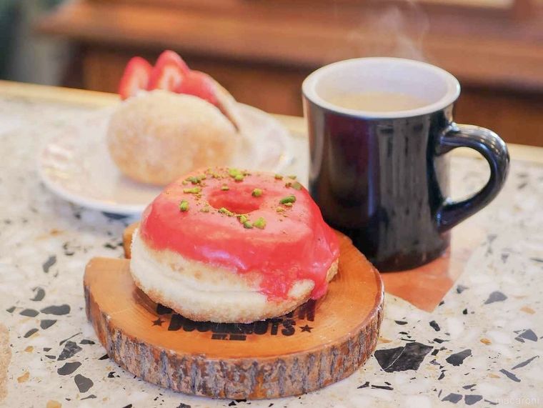 ザ リトル ベーカリー トーキョーのドーナツが並んでいる様子