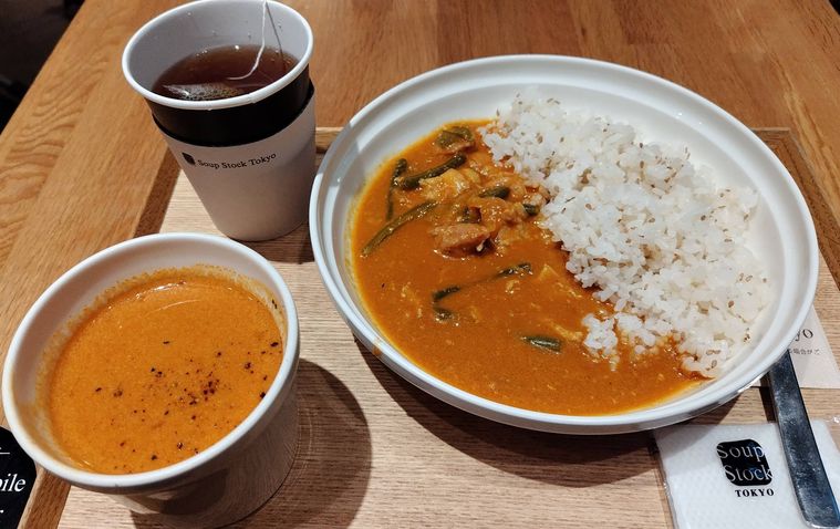 カレーとスープとドリンクのセット
