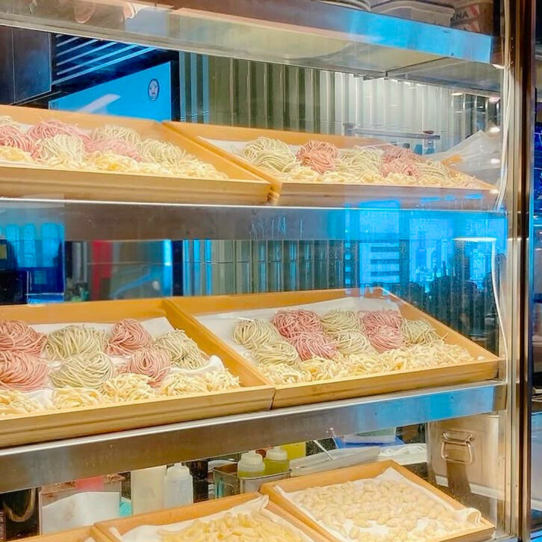 AWkitchen figlia渋谷の店内にある生パスタの陳列コーナー