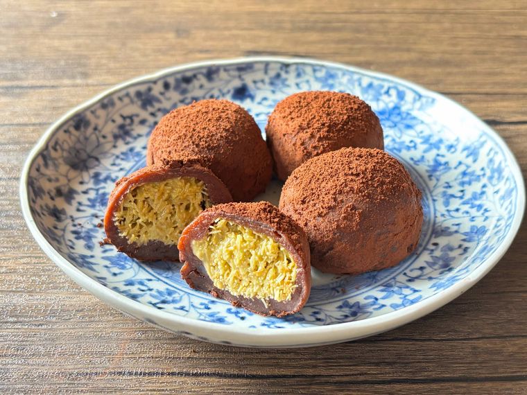 和皿に盛られたドバイもちクッキー