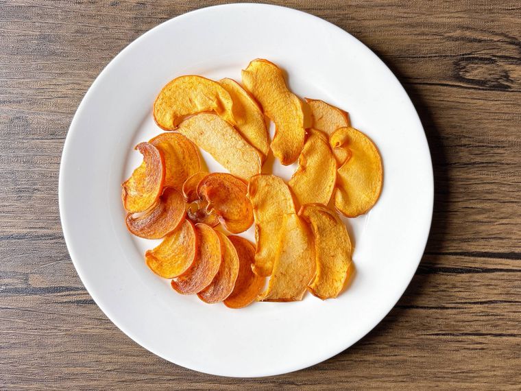 白色の皿に盛られたフリーズドライ風