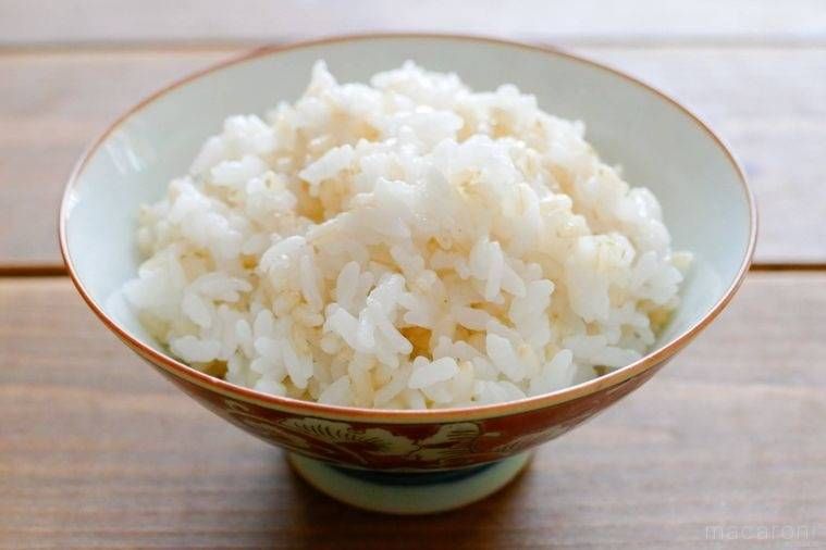 茶碗に盛られたごはん