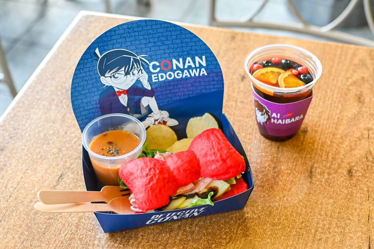 サンドイッチボックスとドリンク