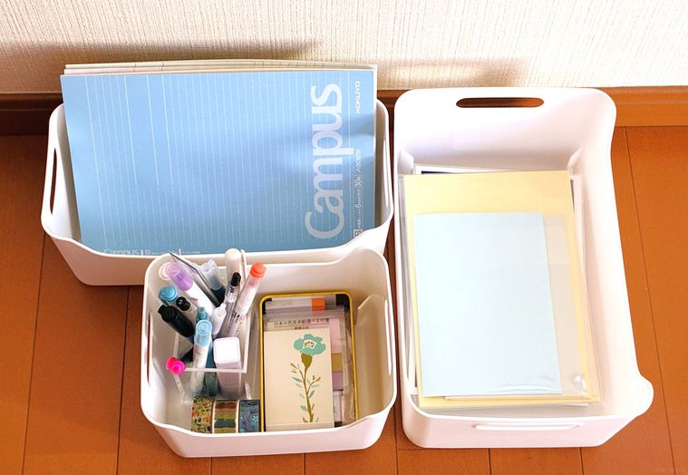 3つのワゴンストッカーに文具を収納したところ