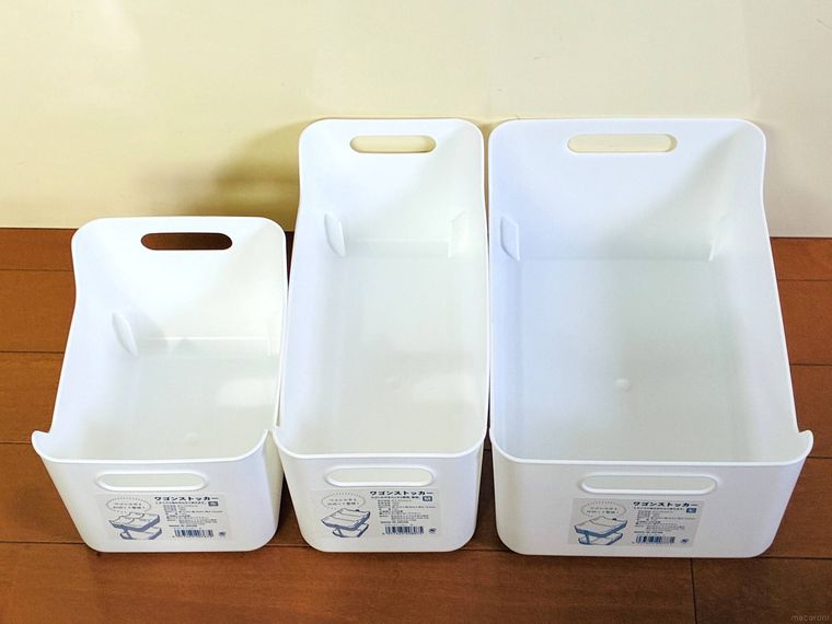 セリアのワゴンストッカーS、M、Lが並んでいる