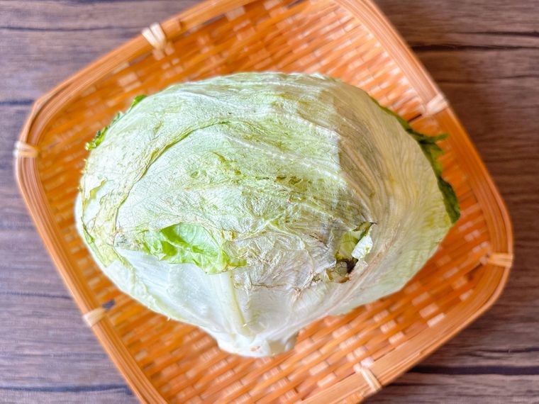 常温放置して劣化したレタス