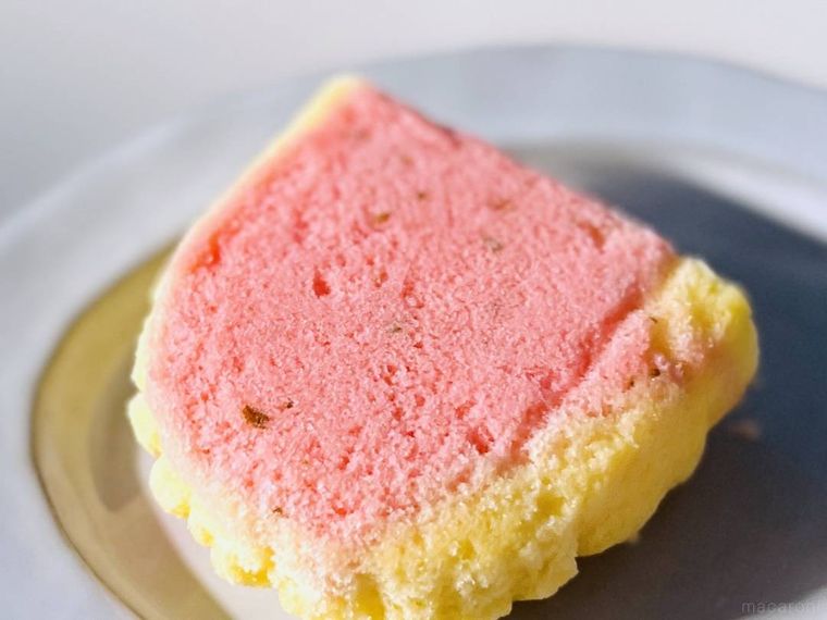 北海道から 北海道産マスカルポーネでつくった極チーズ蒸しパンさくらを裏返した様子