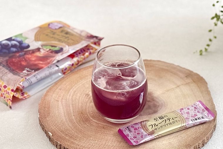 グラスに入った至福のフルーツティー サングリア仕立て