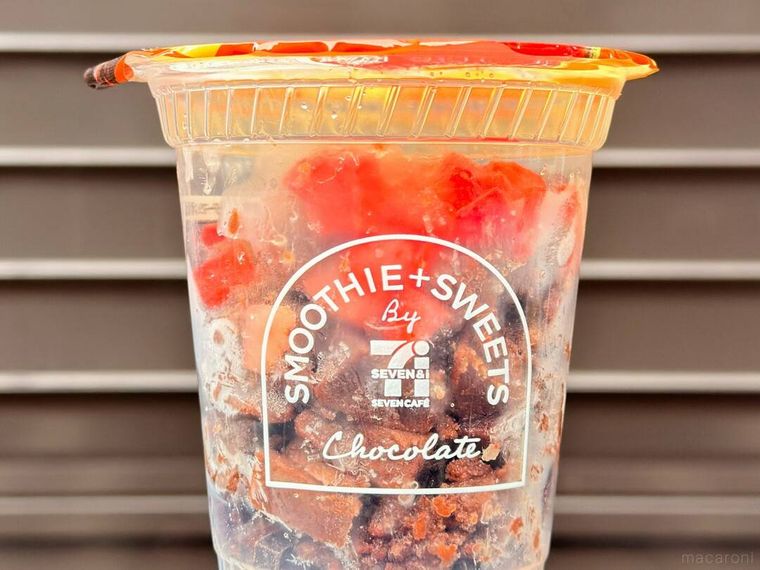 セブンイレブン粒ザクッベリーショコラスムージーのパッケージに入れられた具材