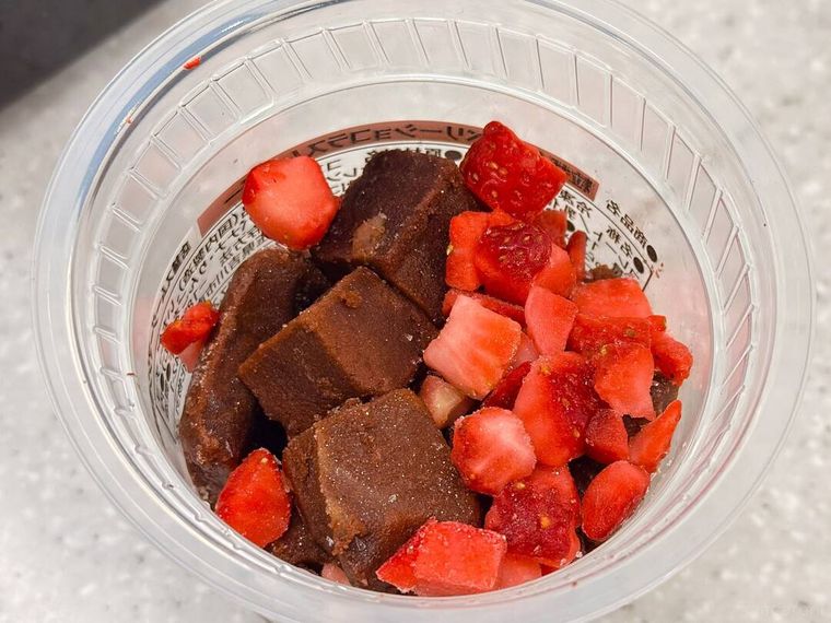 セブンイレブン粒ザクッベリーショコラスムージーの中身の様子