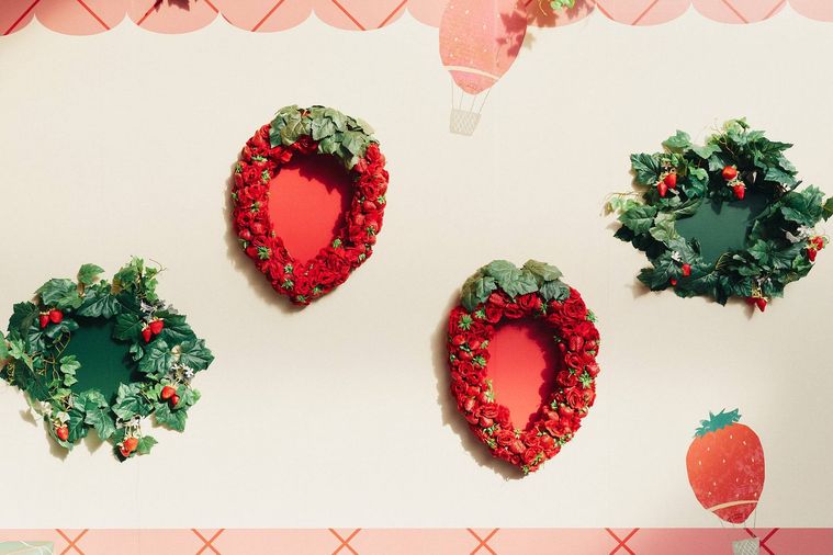 1. 巨大いちごオブジェなどのフォトスポット3