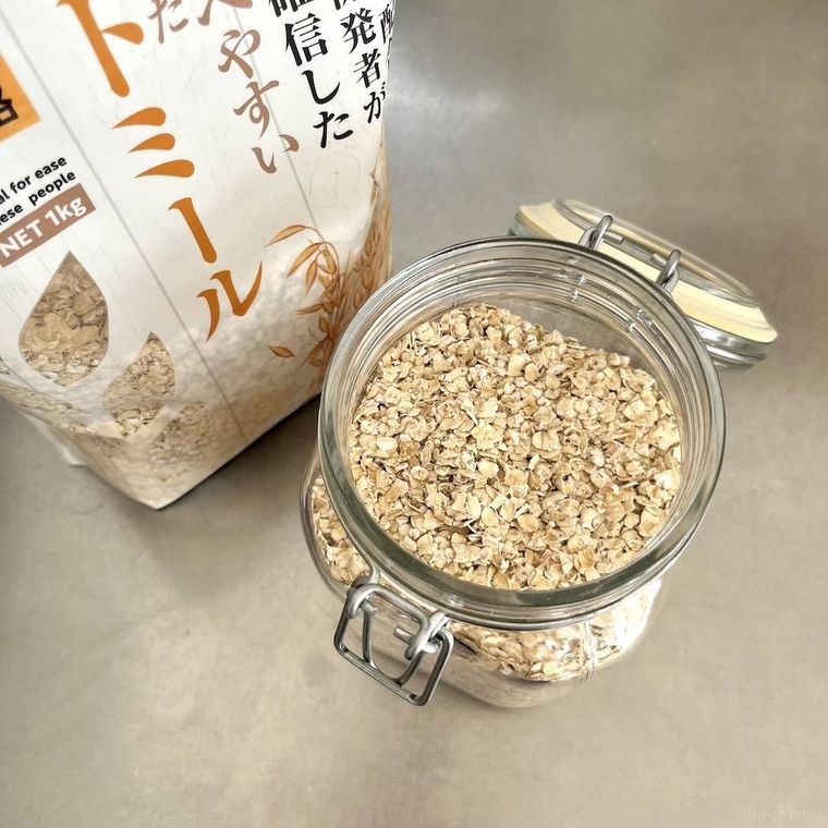保存瓶に入ったオートミール