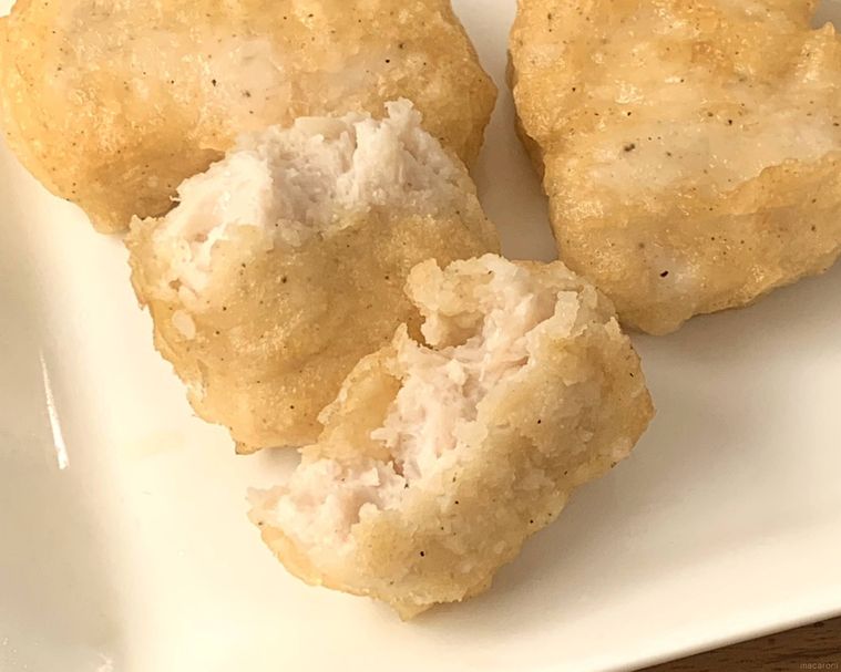電子レンジで調理したロピアのチキンナゲットの断面