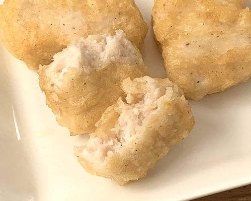電子レンジで調理したロピアのチキンナゲットの断面