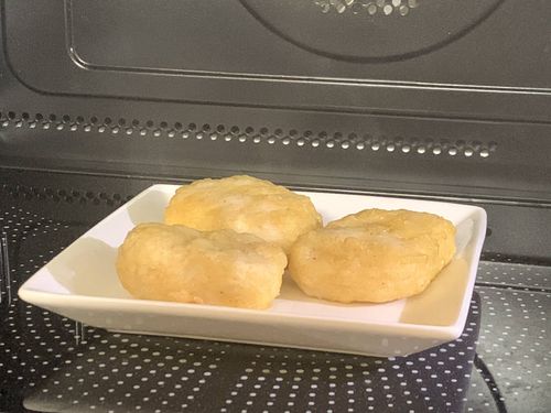 ロピアのチキンナゲットを電子レンジ調理し終わった様子