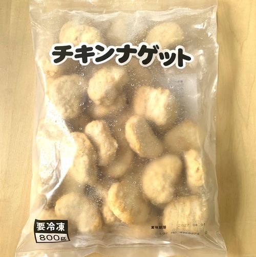 ロピアのチキンナゲットをテーブルに置いた様子