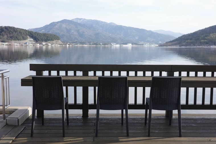 湖とテラス