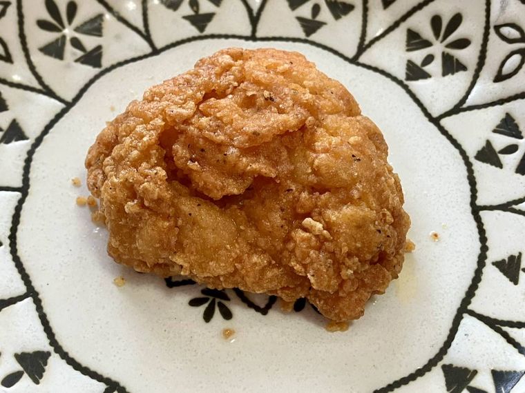 お皿にのせた加熱されたドンチキ