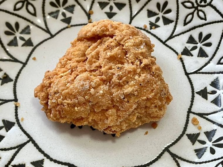 お皿にのせた冷凍したドンチキ