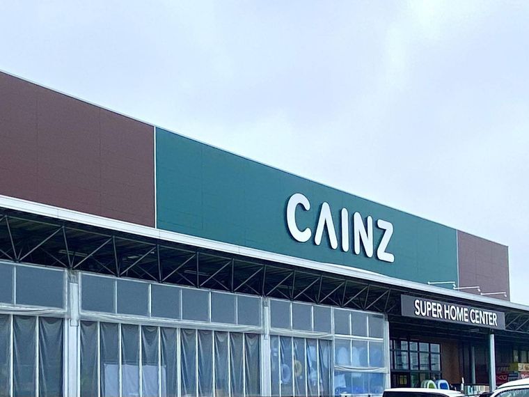 カインズの建物と看板