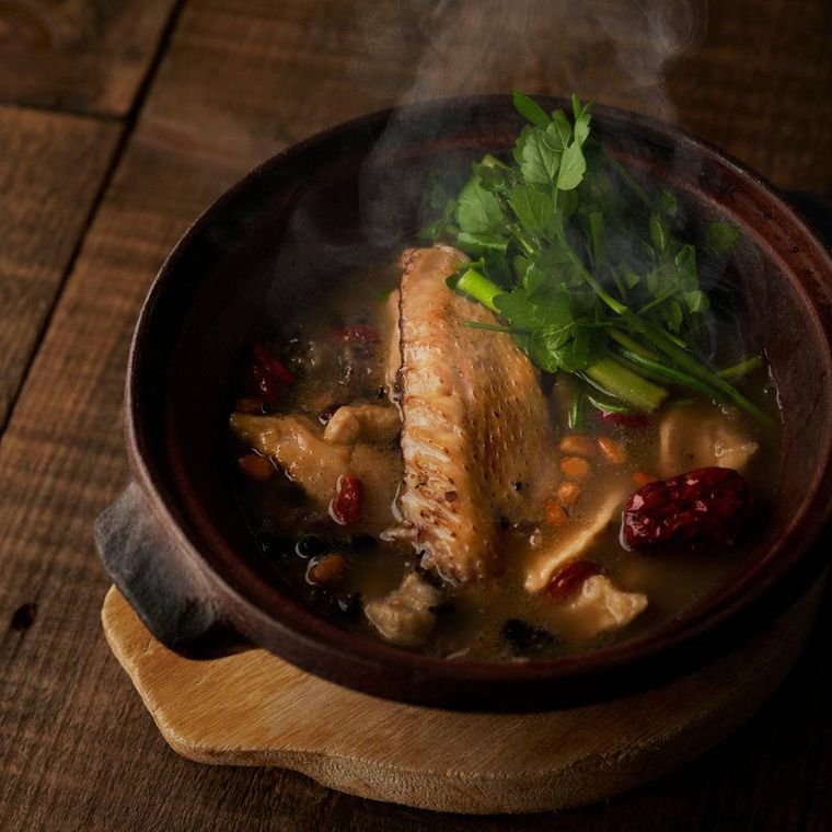 6. シャポーン鹿児島鶏の濃厚鶏だし煮込み