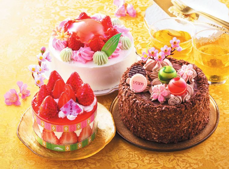 シャトレーゼのひなまつりケーキが3種類並べられている様子