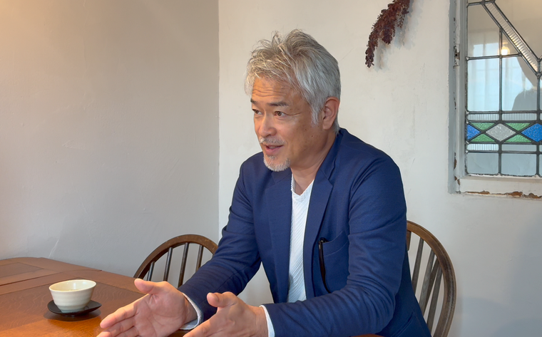 インタビューを受ける臺堂さん