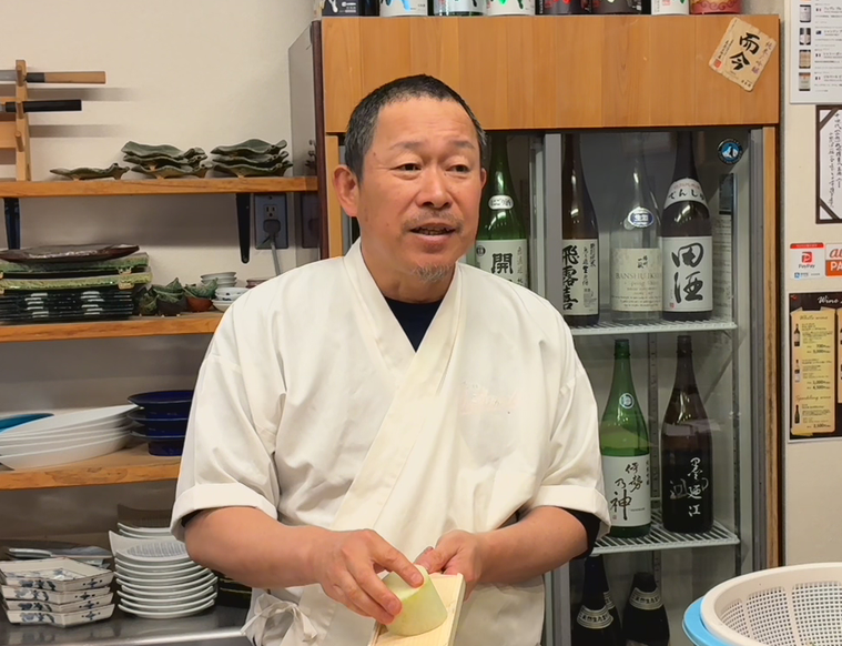 インタビューを受ける堀端さん