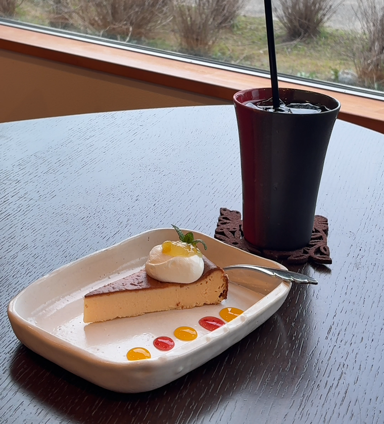 チーズケーキとアイスコーヒー