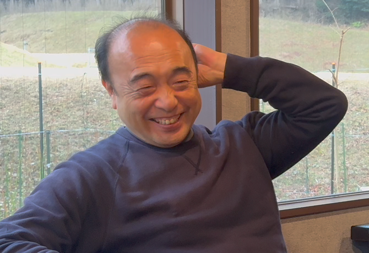 インタビューを受ける土佐さん