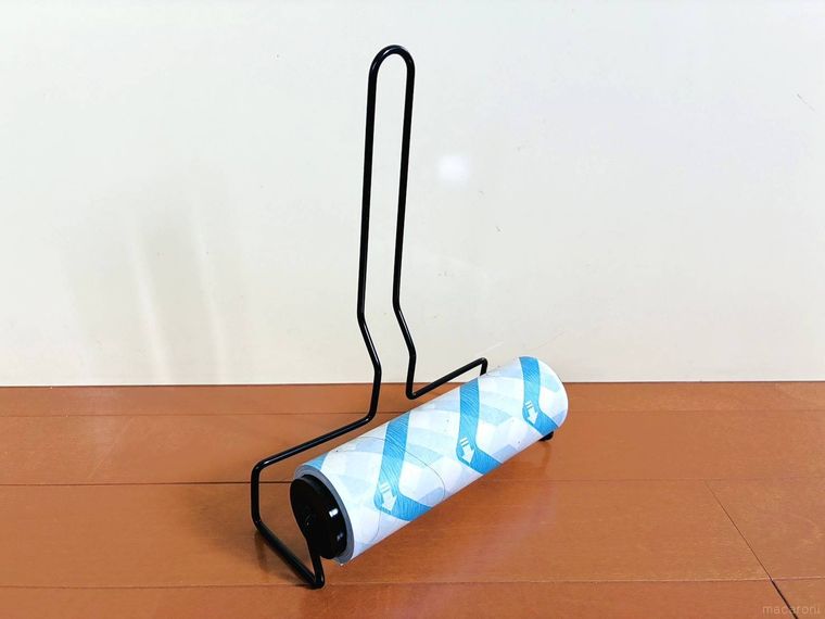 コロコロが床に自立している