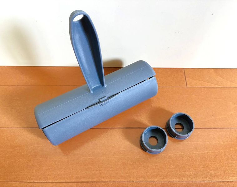 グレーのコロコロホルダーの本体とパーツ