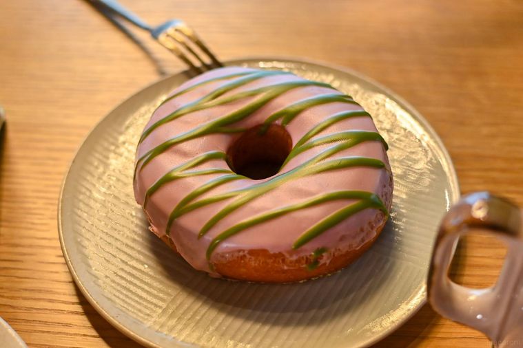 お皿にのったドーナツ