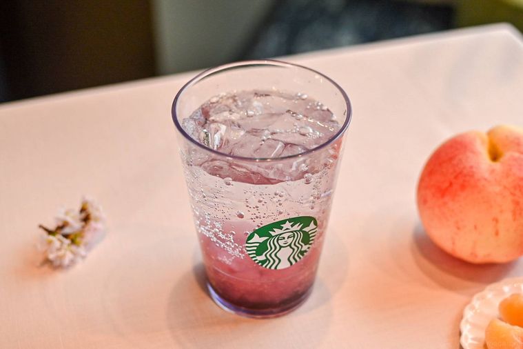 ドリンクを斜めから